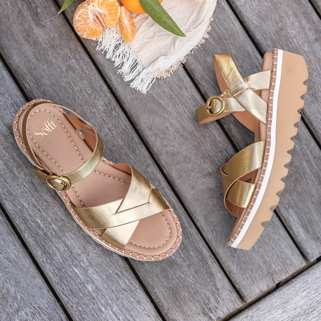 Ruthie sandal in metallic.