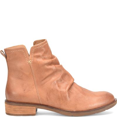 Beckie shown in Luggage (Tan)