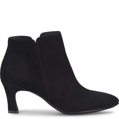 Sasha shown in Black Suede (Black)