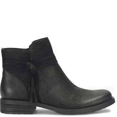 Blake shown in Black (Black)