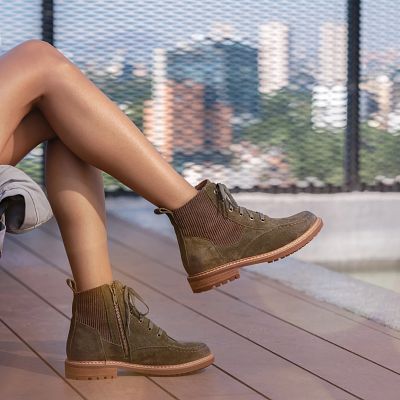 Lonnie shown on model 